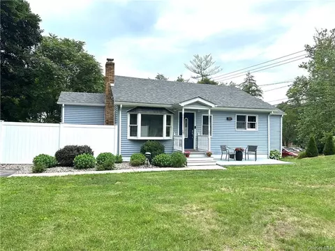 2 Walker Rd, La Grange, NY 12603