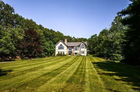 24 Table Rock Rd, Tuxedo, NY 10987