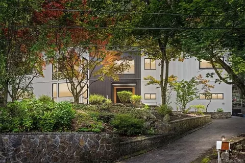 111 Apple Ln, Briarcliff Manor, NY 10510