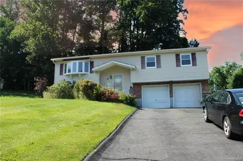 19 Pennsylvania Ave, Clarkstown, NY 10989