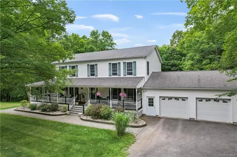 14 Fortune Dr, Newburgh, NY 12550