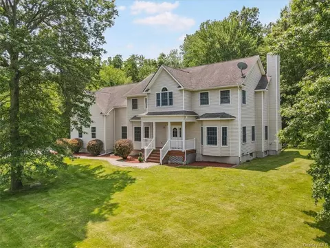 9 Trudy Dr, Hamptonburgh, NY 10916