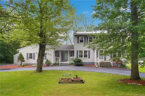 1053 Kirby Pl, Wawayanda, NY 10940