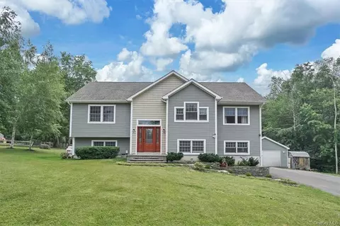 38 Prospect Hill Rd, Newburgh, NY 12589