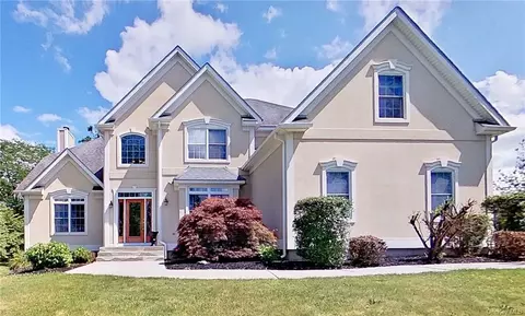2 N Winter Park Dr, East Fishkill, NY 12533