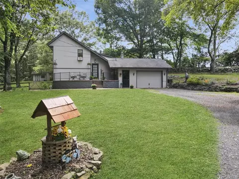103 Dosen Rd, Wallkill, NY 10940