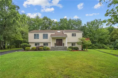 2735 Belle Ct, Yorktown, NY 10598