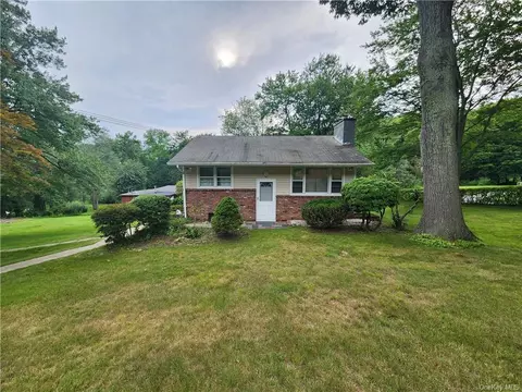 49 Woodbine Dr, Mahopac, NY 10541