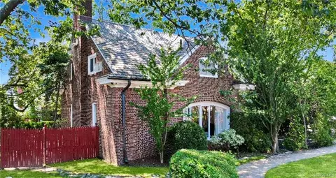 303 Centre Ave, New Rochelle, NY 10805