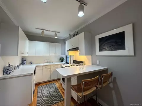 182 Garth Rd #3C, Scarsdale, NY 10583