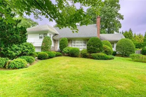 36 Interlaken Dr, Eastchester, NY 10709