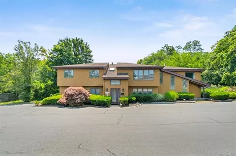 28 Bardonia Rd, Clarkstown, NY 10954