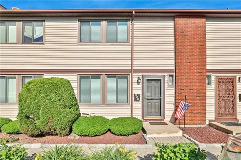 407 Country Club Ln, Pomona, NY 10970