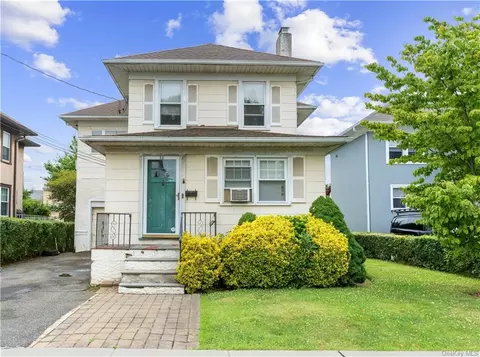 53 Rhodes St, New Rochelle, NY 10801