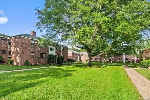 24 Lawrence Dr #C, Greenburgh, NY 10603
