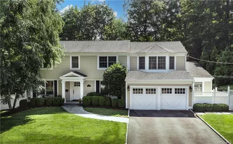 32 Stephens Dr, Greenburgh, NY 10591