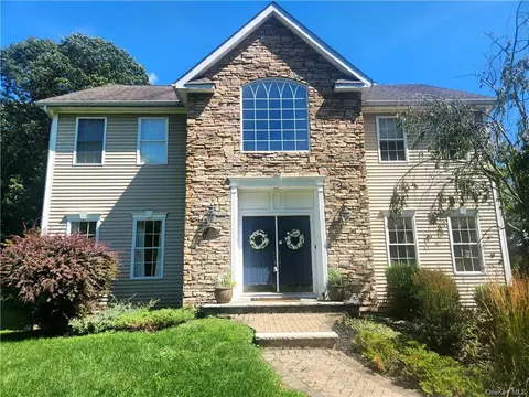 40 Laura Ln, Warwick, NY 10990