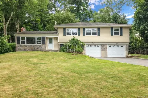 3008 Douglas Dr, Yorktown, NY 10598