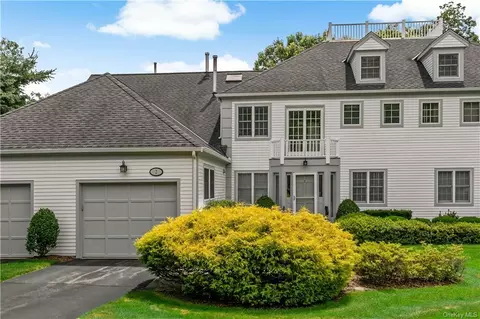 2 Moss Run, White Plains, NY 10605