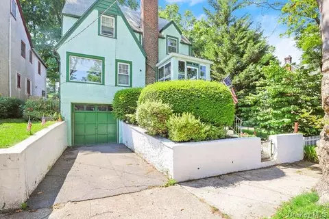 218 Hillcrest Rd, Mount Vernon, NY 10552