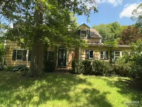 153 St Andrews Rd, Walden, NY 12586