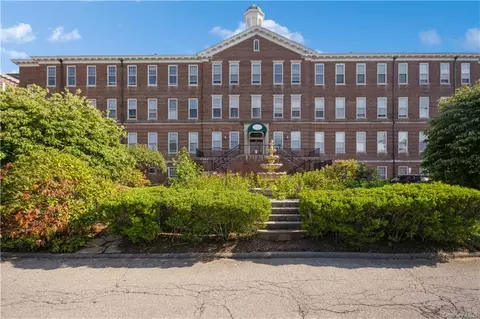 2402 Villa At The Woods, Peekskill, NY 10566