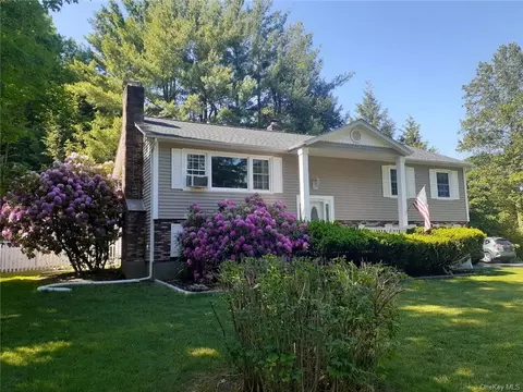 21 Cheryl Ct, Mahopac, NY 10541