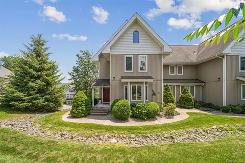 94 Corbin Hill Rd, Highlands, NY 10922