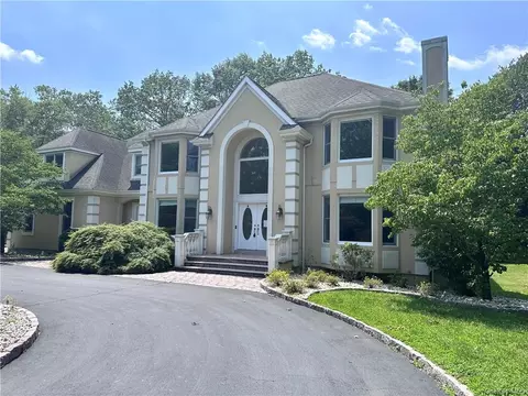 855 Shepherd Ct, Yorktown, NY 10598