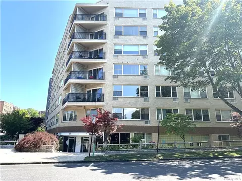 12 Old Mamaroneck Rd #6M, White Plains, NY 10605