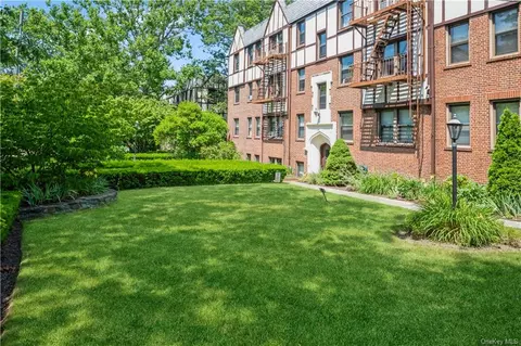 11 Greenridge Ave #C3, White Plains, NY 10605