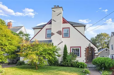 28 Pocantico Rd, Ossining, NY 10562