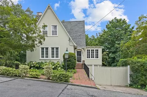 112 Aka 108 Ritchie Dr, Yonkers, NY 10705