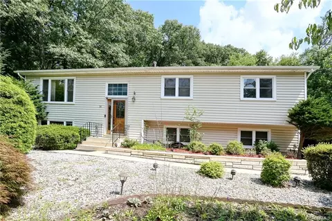 26 Balmoral Dr, Ramapo, NY 10977