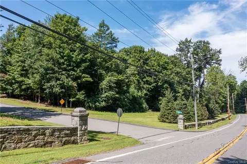 5 Tea House Ln, Southeast, NY 10509