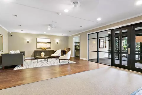 480 Halstead Ave #6J, Harrison, NY 10528