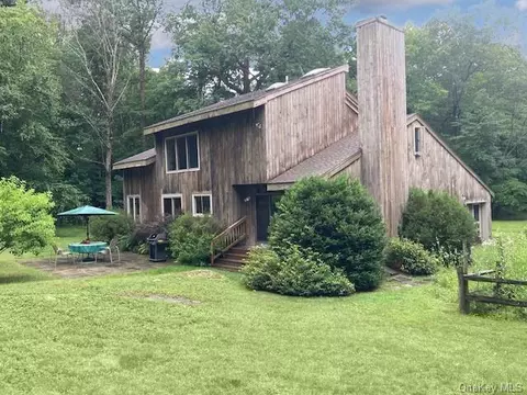 31 Horseshoe Hill Rd W, Pound Ridge, NY 10576