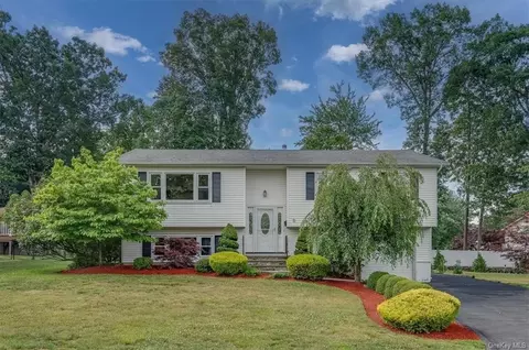 8 Beechwood Ln, Haverstraw, NY 10923