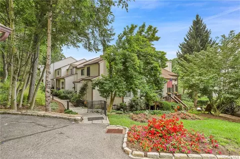 33 Fawn Rdg #33, New Castle, NY 10546
