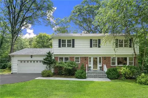 10 Alpine Ln, New Castle, NY 10514
