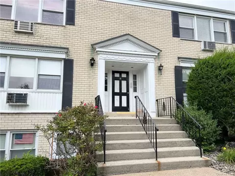 2 Lenox Ct #702, Ramapo, NY 10901