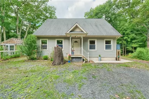 8 Hillcrest Rd, Mamakating, NY 12721