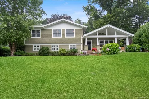 16 The Knls, Locust Valley, NY 11560