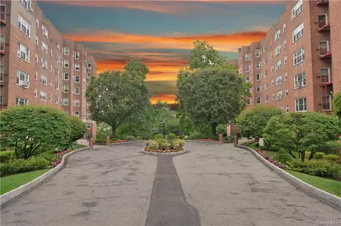 290 Collins Ave #6H, Mount Vernon, NY 10552