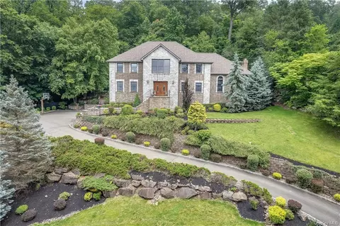 12 Pine Glen Dr, Orangetown, NY 10913