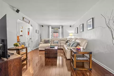 2542 Bronxwood Ave, Bronx, NY 10469