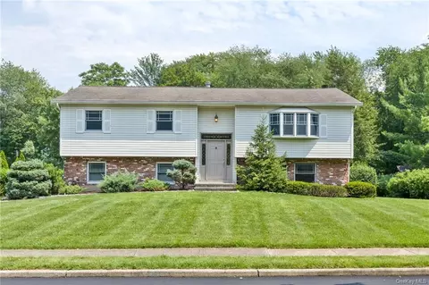 22 Gerlach Dr, Clarkstown, NY 10956