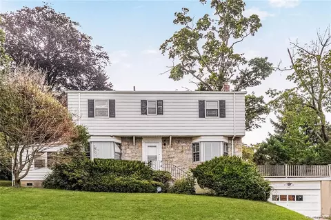 144 Hudson Ter, Yonkers, NY 10701