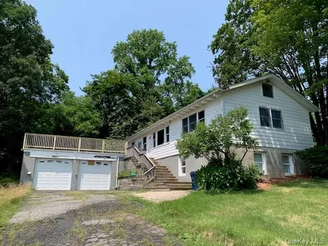 25 Brookside Rd, Mahopac, NY 10541