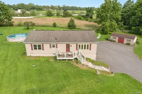 251 Oxford Rd, Chester, NY 10918